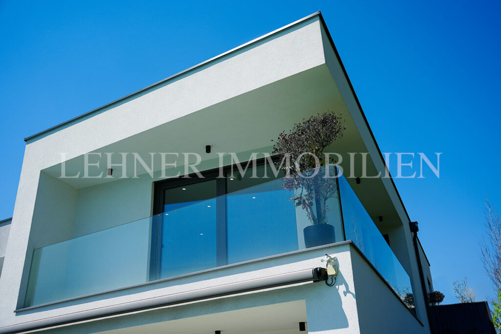 Lehner Immobilien hochwertige und moderne Doppelhaushalte mit Pool und Dachterrasse in Mantscha