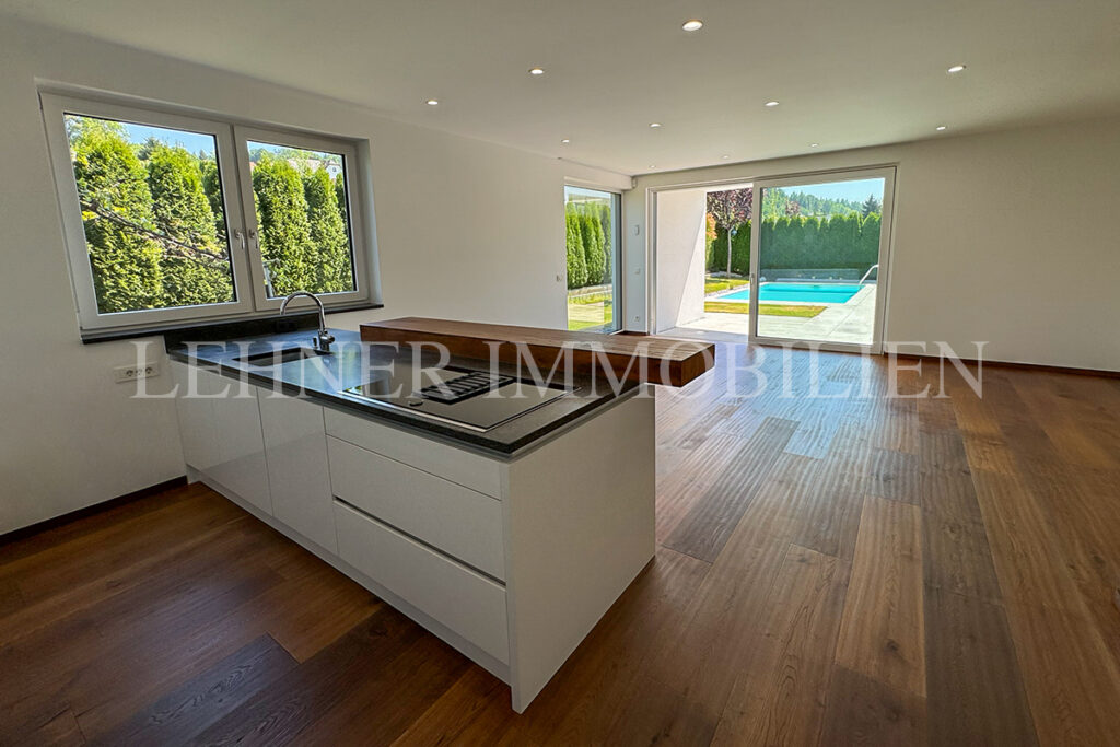 Lehner Immobilien hochwertige und moderne Doppelhaushalte mit Pool und Dachterrasse in Mantscha