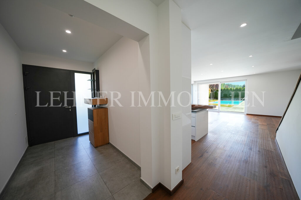 Lehner Immobilien hochwertige und moderne Doppelhaushalte mit Pool und Dachterrasse in Mantscha