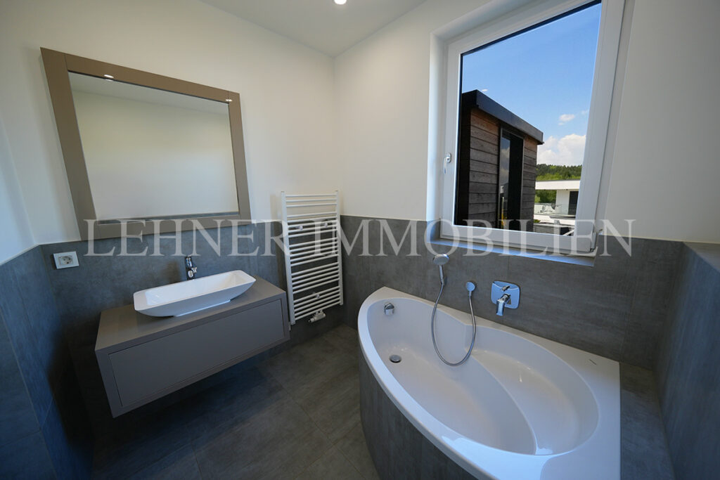 Lehner Immobilien hochwertige und moderne Doppelhaushalte mit Pool und Dachterrasse in Mantscha