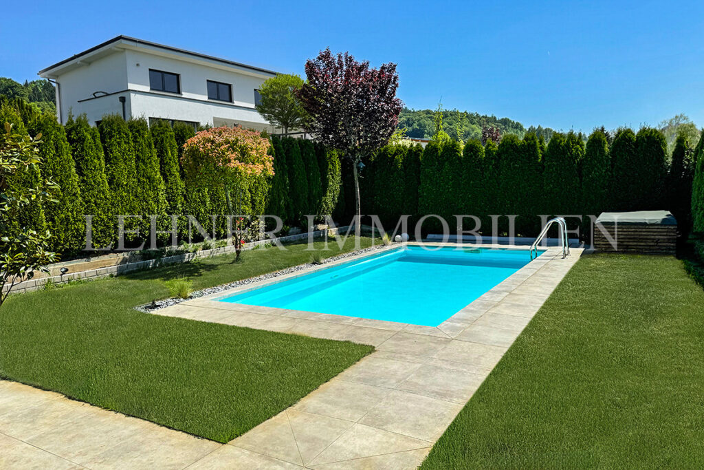 Lehner Immobilien hochwertige und moderne Doppelhaushalte mit Pool und Dachterrasse in Mantscha