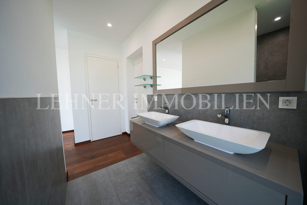 Lehner Immobilien hochwertige und moderne Doppelhaushalte mit Pool und Dachterrasse in Mantscha