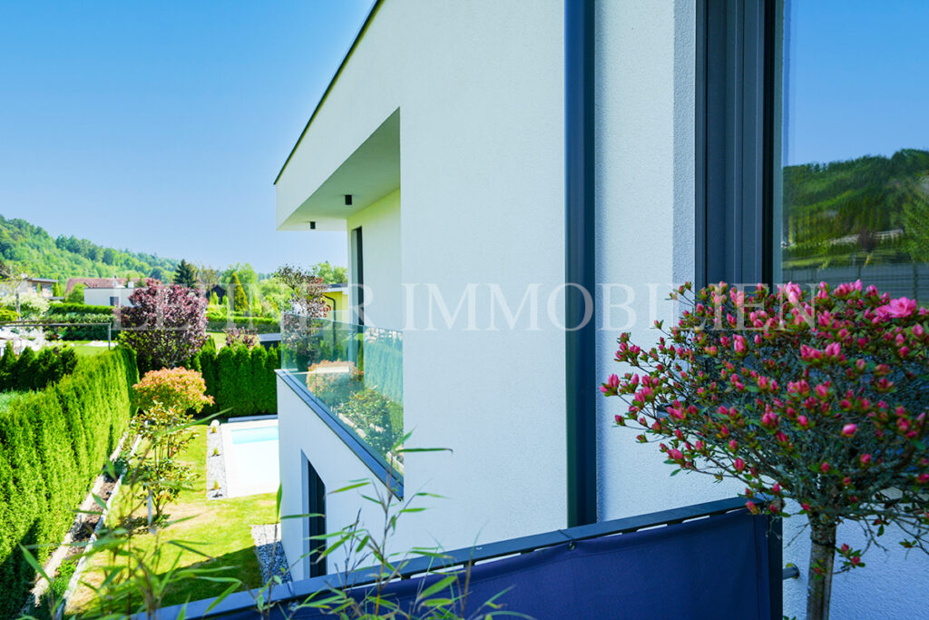 Lehner Immobilien hochwertige und moderne Doppelhaushalte mit Pool und Dachterrasse in Mantscha