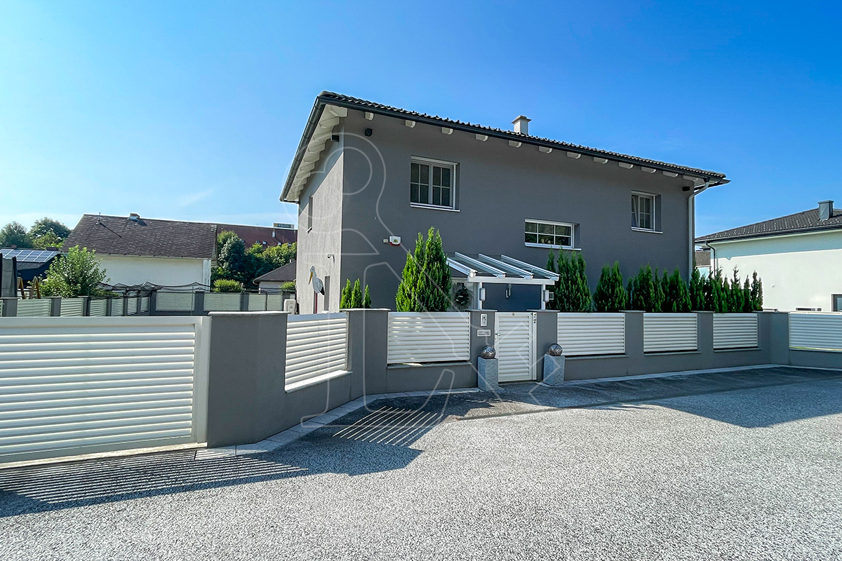 Lehner Immobilien Exklusives Einfamilienhaus mit Pool und Kino in Kalsdorf bei Graz