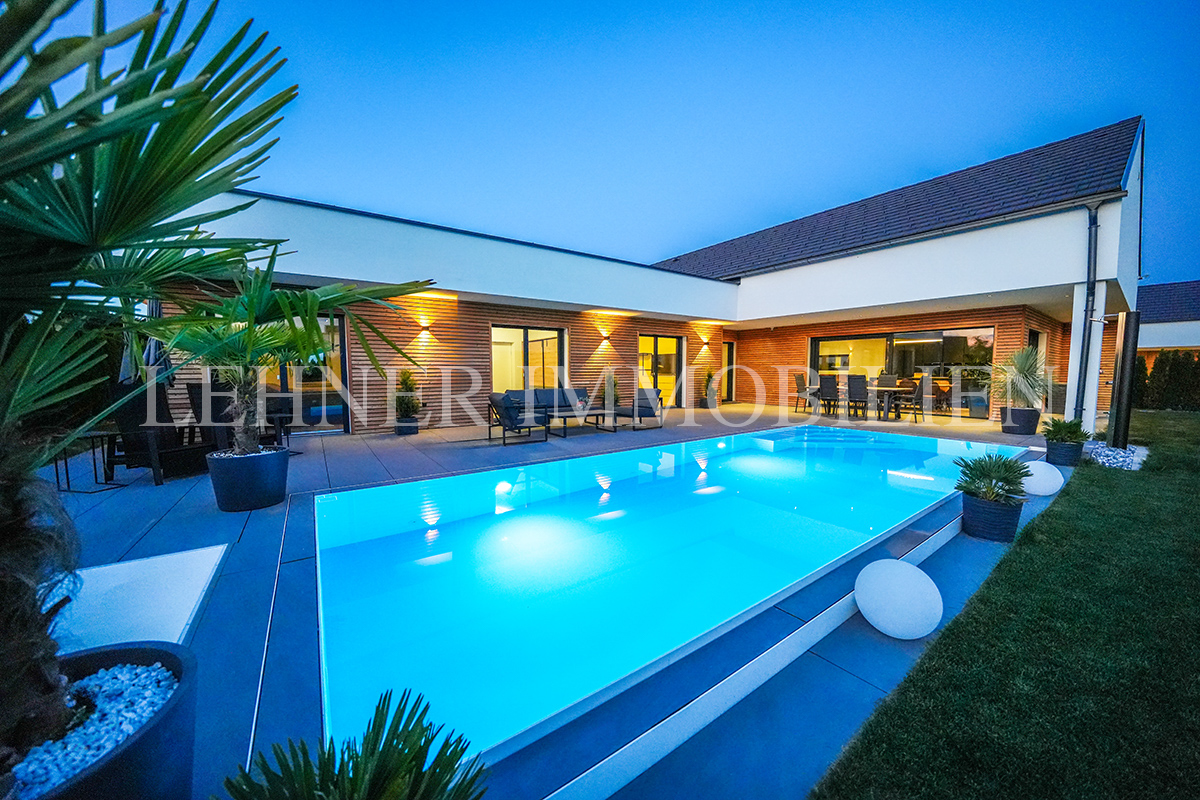 Lehner Immobilien Exklusiver Bungalow mit Überlauf-Infinitypool in Dobl