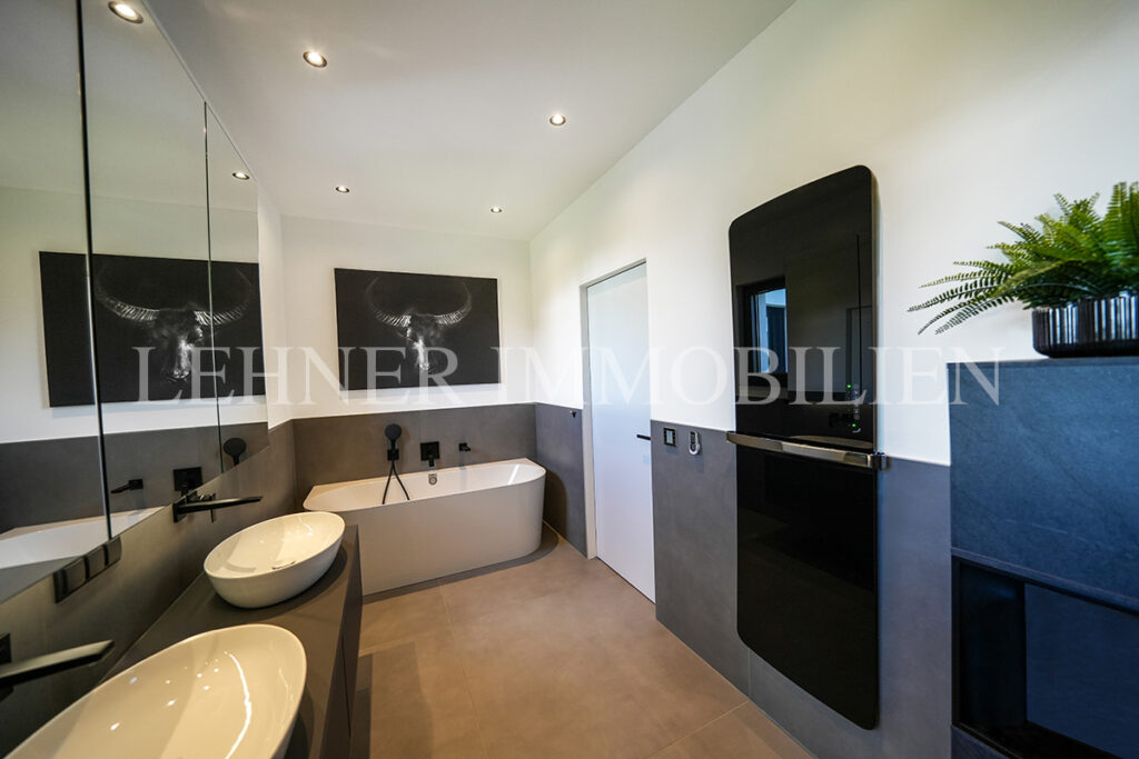 Lehner Immobilien Exklusiver Bungalow mit Überlauf-Infinitypool in Dobl