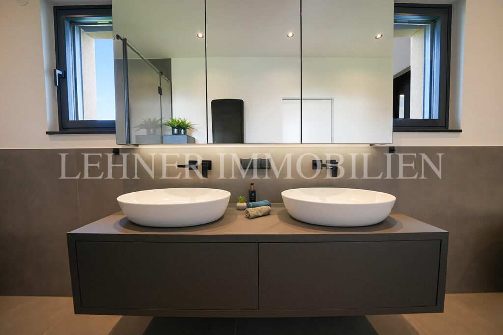 Lehner Immobilien Exklusiver Bungalow mit Überlauf-Infinitypool in Dobl