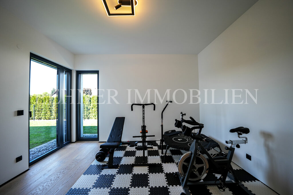 Lehner Immobilien Exklusiver Bungalow mit Überlauf-Infinitypool in Dobl