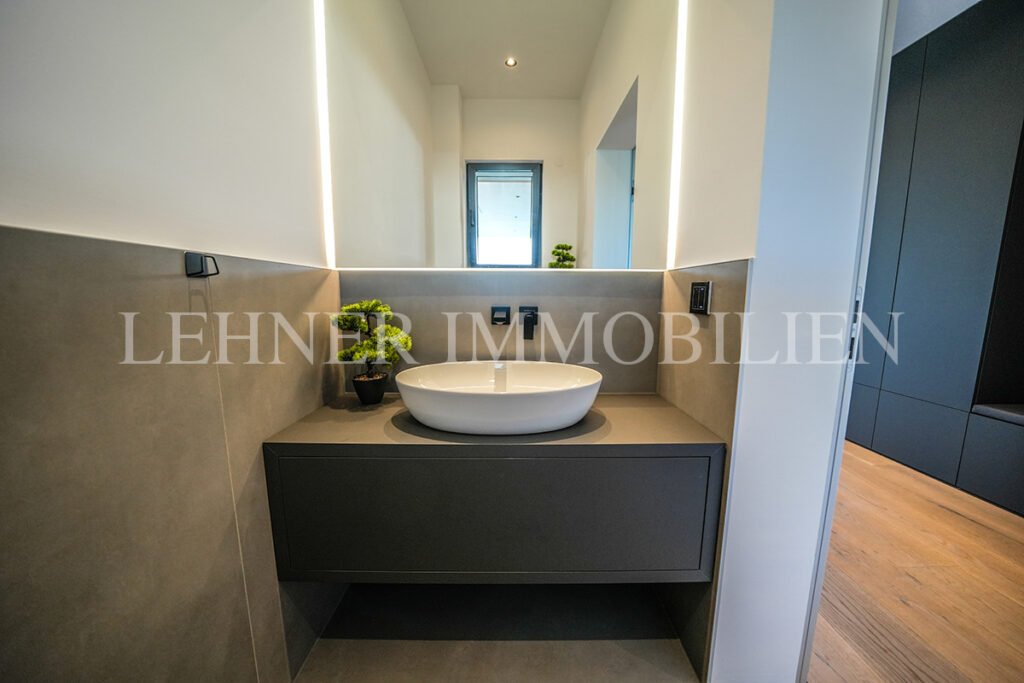 Lehner Immobilien Exklusiver Bungalow mit Überlauf-Infinitypool in Dobl