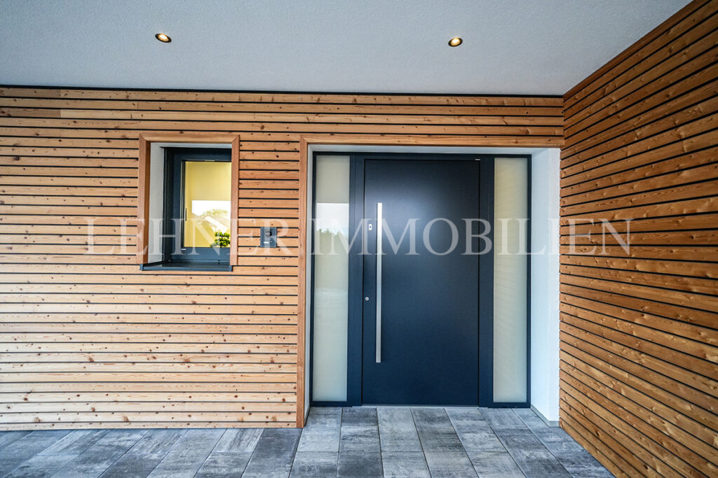 Lehner Immobilien Exklusiver Bungalow mit Überlauf-Infinitypool in Dobl