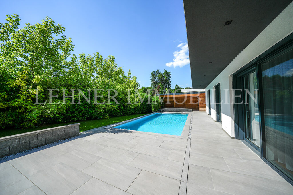 Lehner Immobilien stilvolles Einfamilienhaus mit Pool und top Ausstattung in Graz Strassgang
