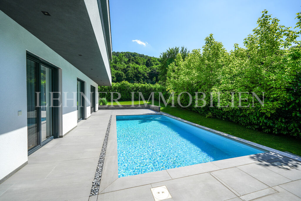 Lehner Immobilien stilvolles Einfamilienhaus mit Pool und top Ausstattung in Graz Strassgang