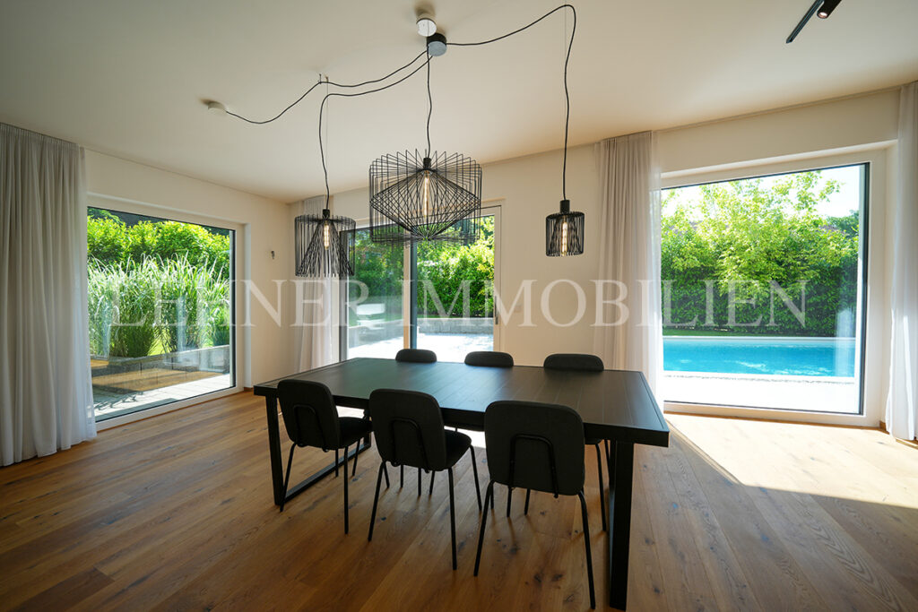 Lehner Immobilien stilvolles Einfamilienhaus mit Pool und top Ausstattung in Graz Strassgang