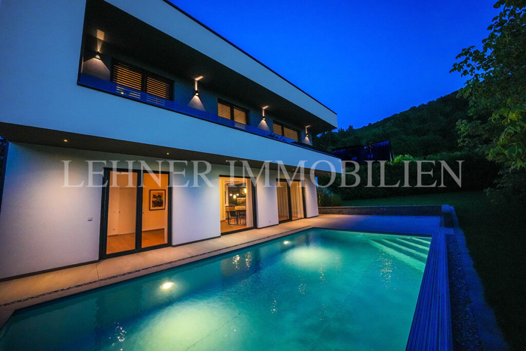 Lehner Immobilien stilvolles Einfamilienhaus mit Pool und top Ausstattung in Graz Strassgang