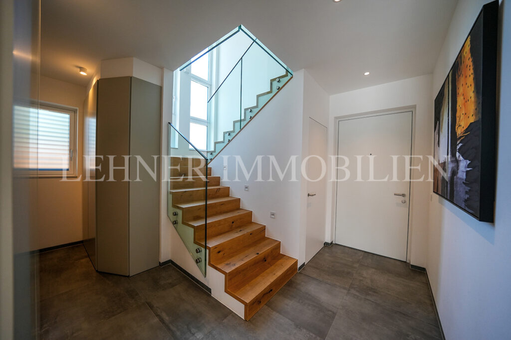 Lehner Immobilien stilvolles Einfamilienhaus mit Pool und top Ausstattung in Graz Strassgang