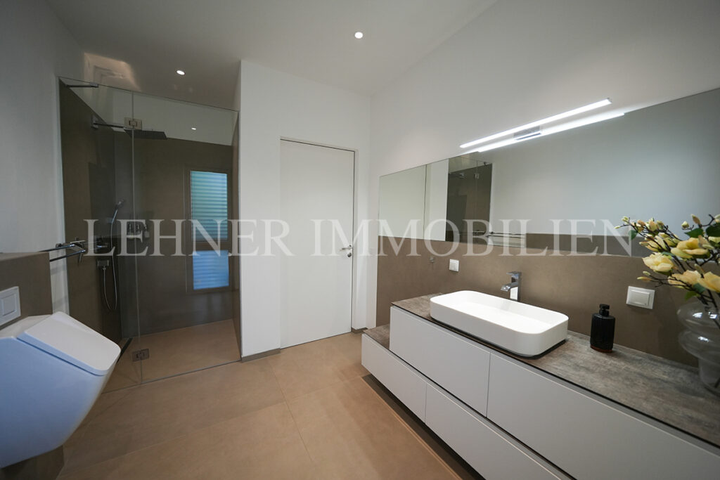 Lehner Immobilien stilvolles Einfamilienhaus mit Pool und top Ausstattung in Graz Strassgang