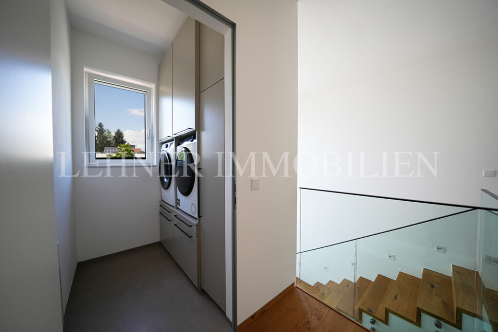 Lehner Immobilien stilvolles Einfamilienhaus mit Pool und top Ausstattung in Graz Strassgang