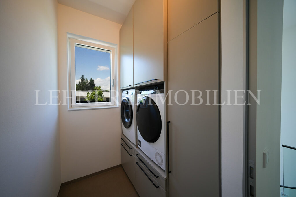 Lehner Immobilien stilvolles Einfamilienhaus mit Pool und top Ausstattung in Graz Strassgang