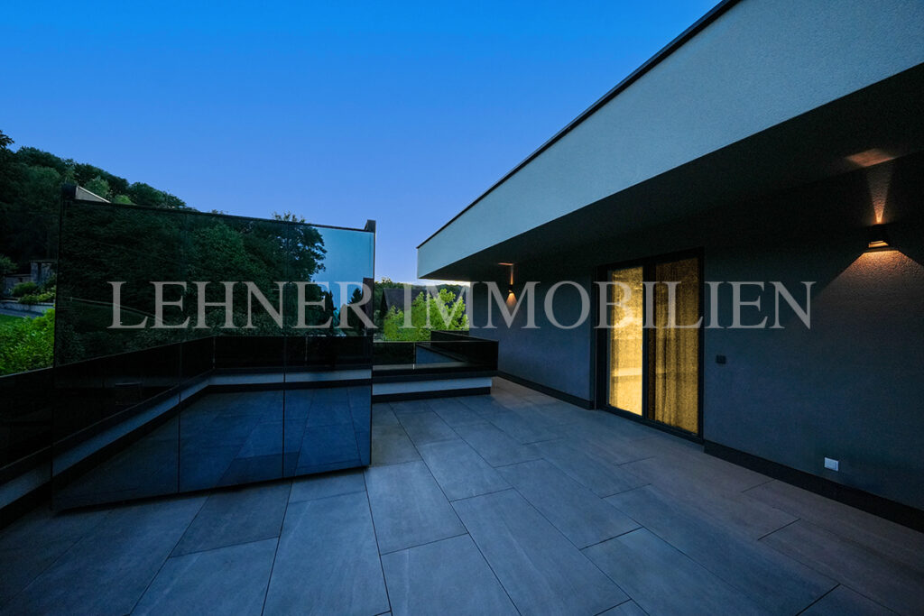 Lehner Immobilien stilvolles Einfamilienhaus mit Pool und top Ausstattung in Graz Strassgang