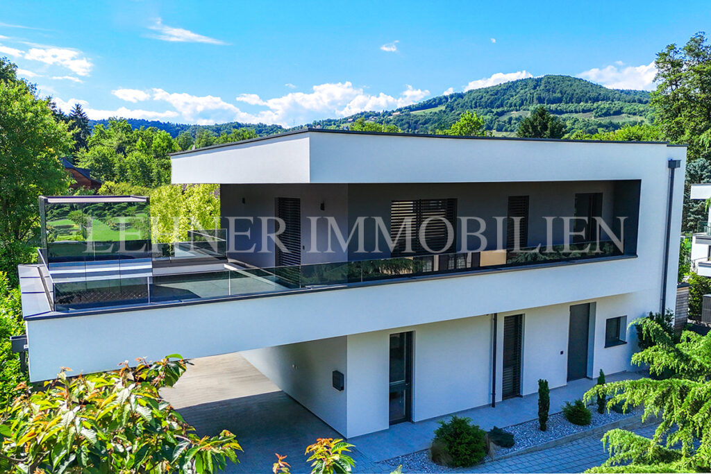 Lehner Immobilien stilvolles Einfamilienhaus mit Pool und top Ausstattung in Graz Strassgang