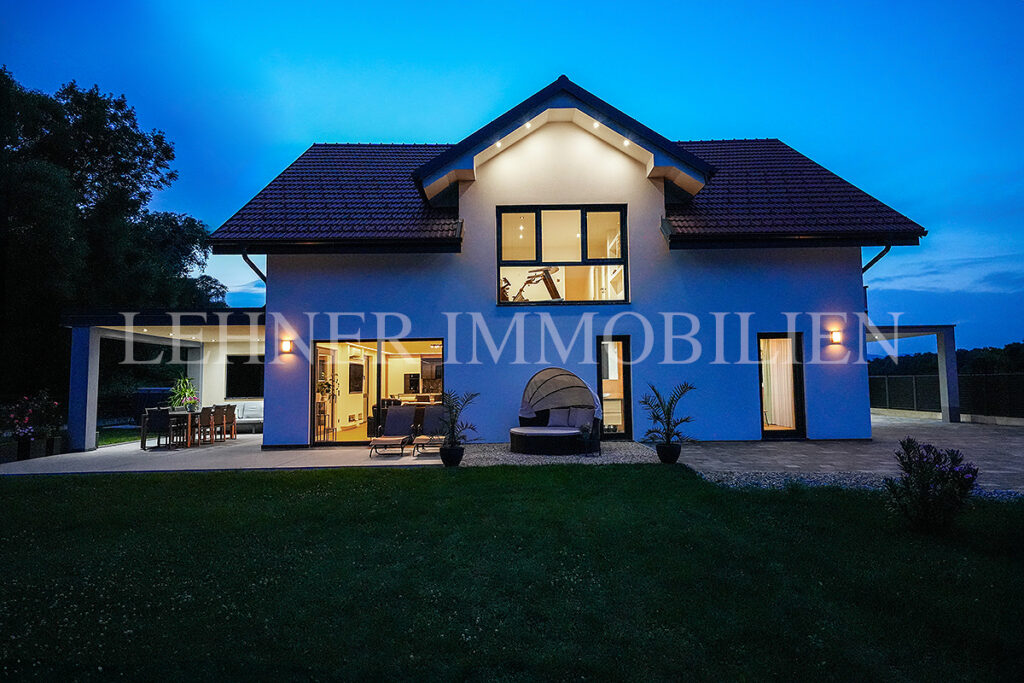 Lehner Immobilien großzügiges Einfamilienhaus mit 7 Zimmer in Grünruhelage, Feldkirchen bei Graz