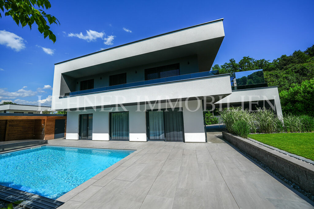 Lehner Immobilien stilvolles Einfamilienhaus mit Pool und top Ausstattung in Graz Strassgang