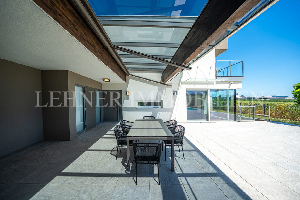 Lehner Immobilien Modernes Eckreihenhaus mit Haus-Charakter und Pool in Feldkirchen bei Graz