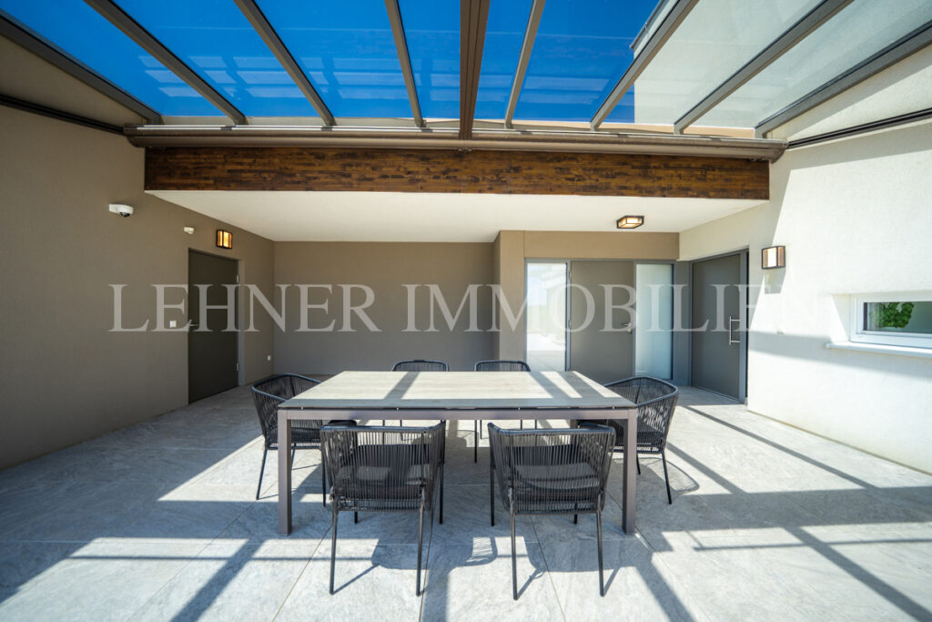 Lehner Immobilien Modernes Eckreihenhaus mit Haus-Charakter und Pool in Feldkirchen bei Graz