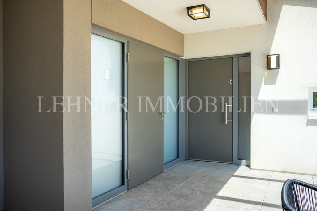 Lehner Immobilien Modernes Eckreihenhaus mit Haus-Charakter und Pool in Feldkirchen bei Graz