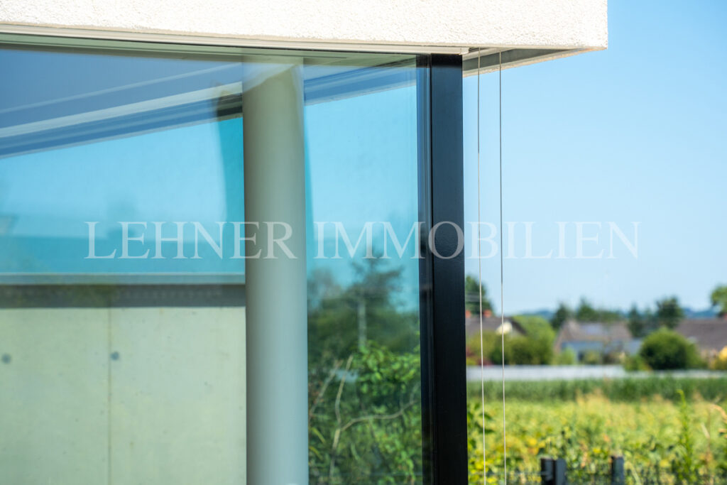 Lehner Immobilien Modernes Eckreihenhaus mit Haus-Charakter und Pool in Feldkirchen bei Graz