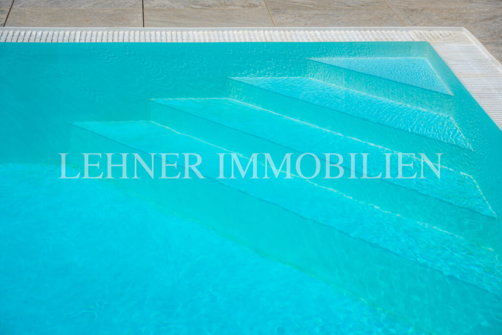 Lehner Immobilien Modernes Eckreihenhaus mit Haus-Charakter und Pool in Feldkirchen bei Graz