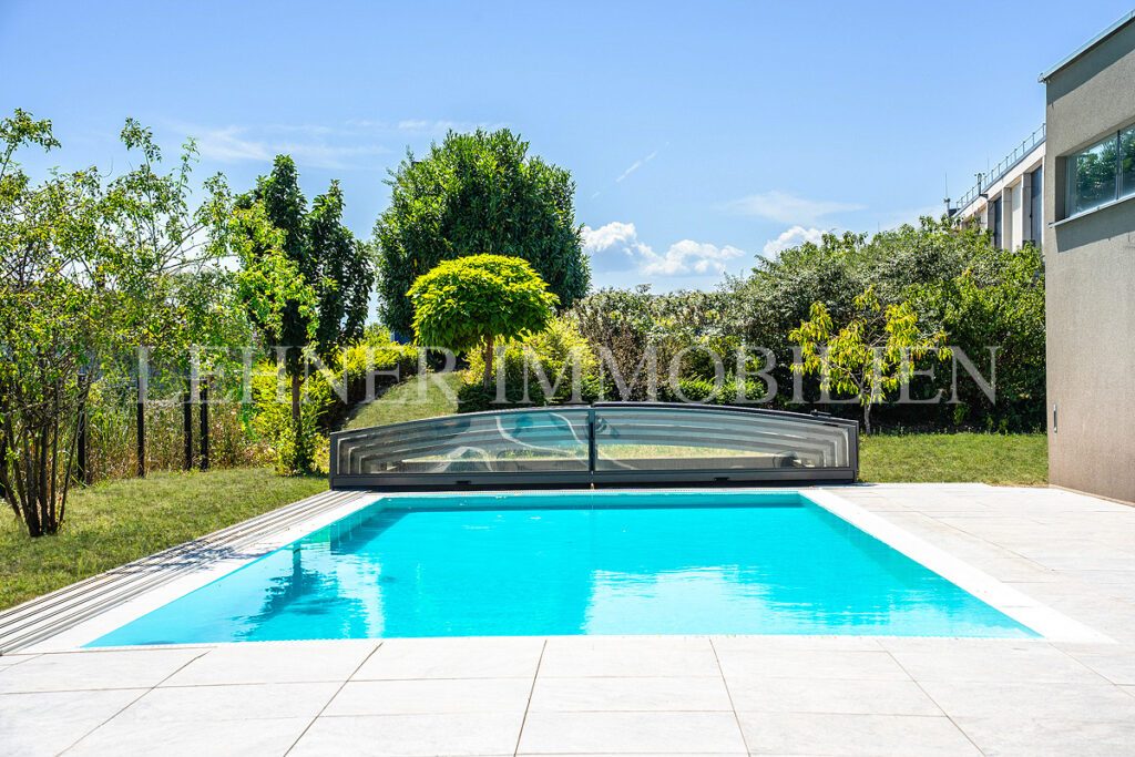 Lehner Immobilien Modernes Eckreihenhaus mit Haus-Charakter und Pool in Feldkirchen bei Graz