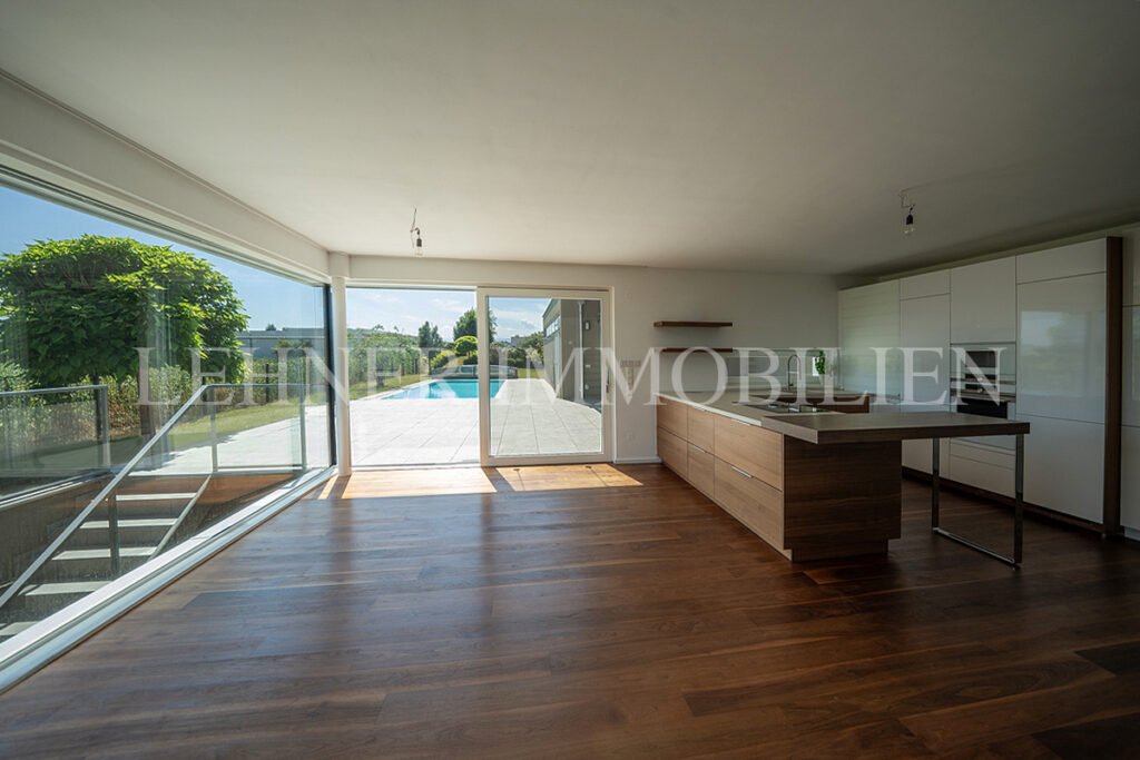 Lehner Immobilien Modernes Eckreihenhaus mit Haus-Charakter und Pool in Feldkirchen bei Graz