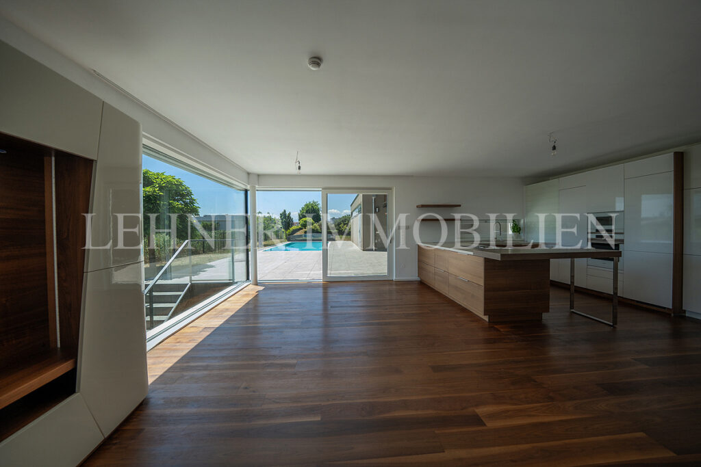 Lehner Immobilien Modernes Eckreihenhaus mit Haus-Charakter und Pool in Feldkirchen bei Graz