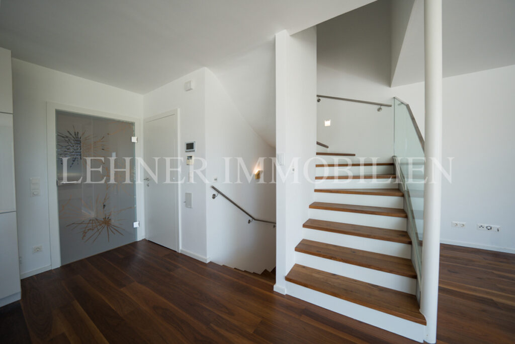 Lehner Immobilien Modernes Eckreihenhaus mit Haus-Charakter und Pool in Feldkirchen bei Graz