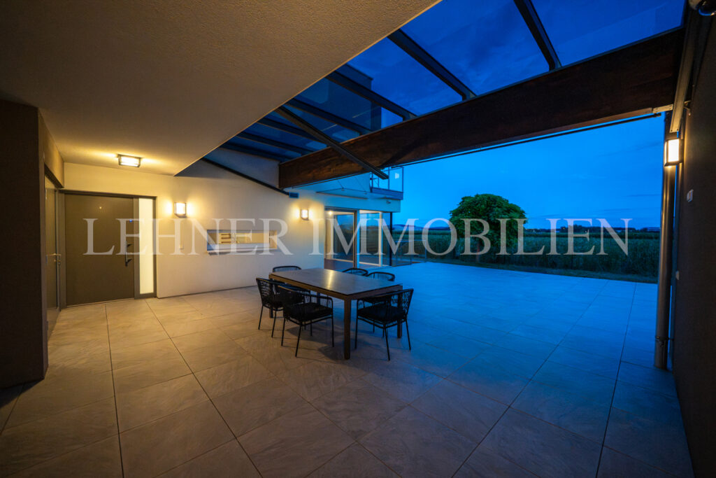 Lehner Immobilien Modernes Eckreihenhaus mit Haus-Charakter und Pool in Feldkirchen bei Graz