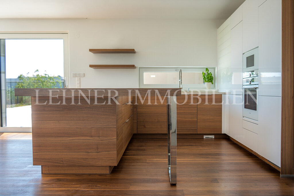 Lehner Immobilien Modernes Eckreihenhaus mit Haus-Charakter und Pool in Feldkirchen bei Graz