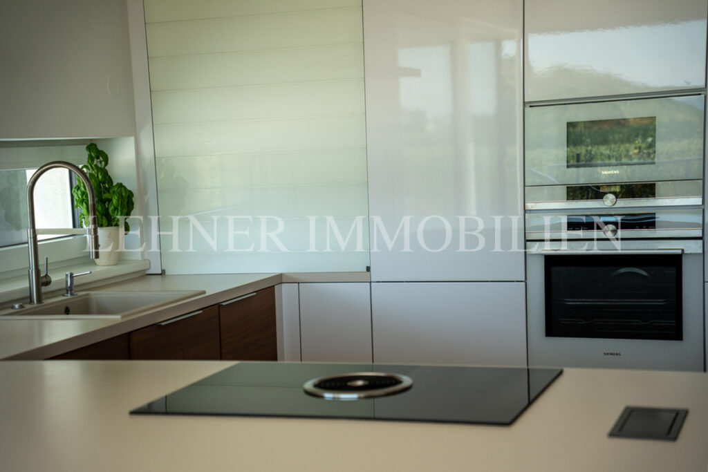 Lehner Immobilien Modernes Eckreihenhaus mit Haus-Charakter und Pool in Feldkirchen bei Graz