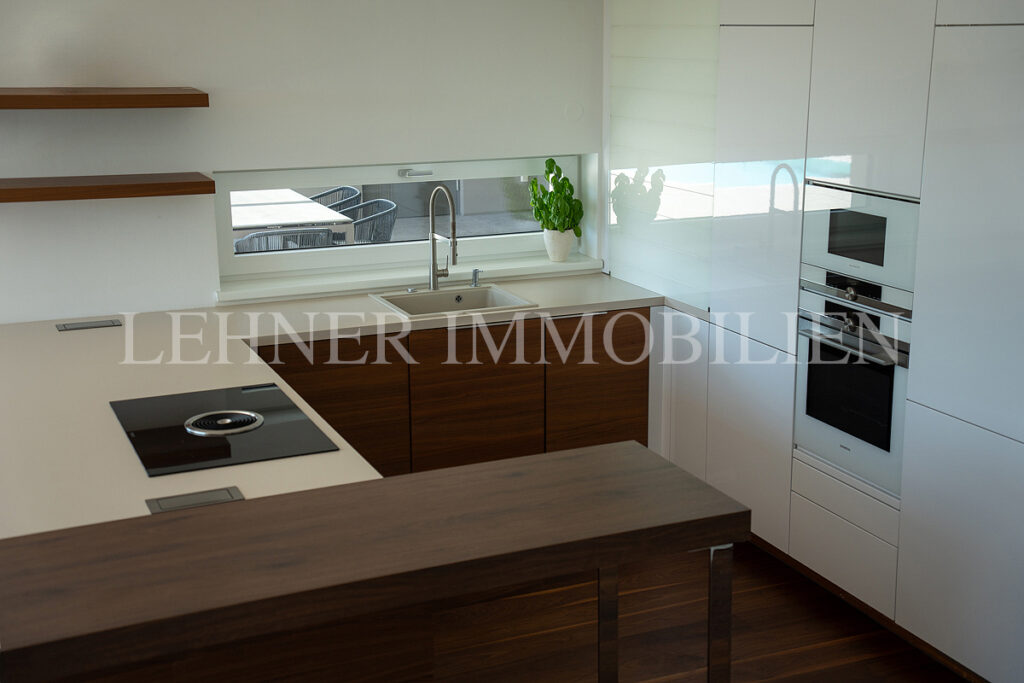 Lehner Immobilien Modernes Eckreihenhaus mit Haus-Charakter und Pool in Feldkirchen bei Graz