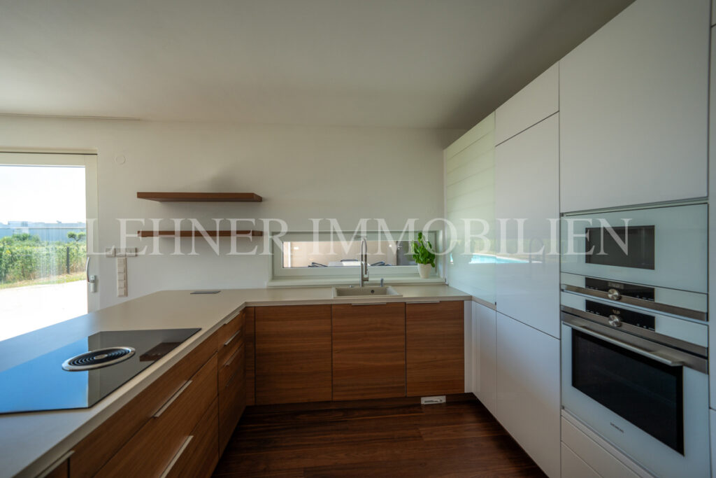 Lehner Immobilien Modernes Eckreihenhaus mit Haus-Charakter und Pool in Feldkirchen bei Graz