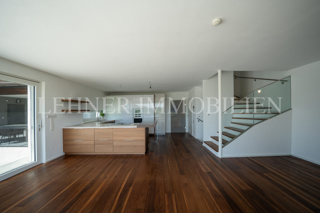 Lehner Immobilien Modernes Eckreihenhaus mit Haus-Charakter und Pool in Feldkirchen bei Graz