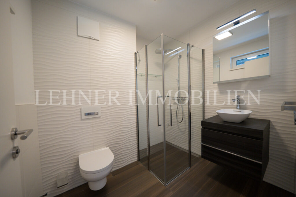 Lehner Immobilien Modernes Eckreihenhaus mit Haus-Charakter und Pool in Feldkirchen bei Graz