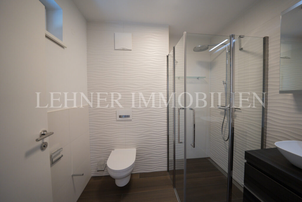 Lehner Immobilien Modernes Eckreihenhaus mit Haus-Charakter und Pool in Feldkirchen bei Graz
