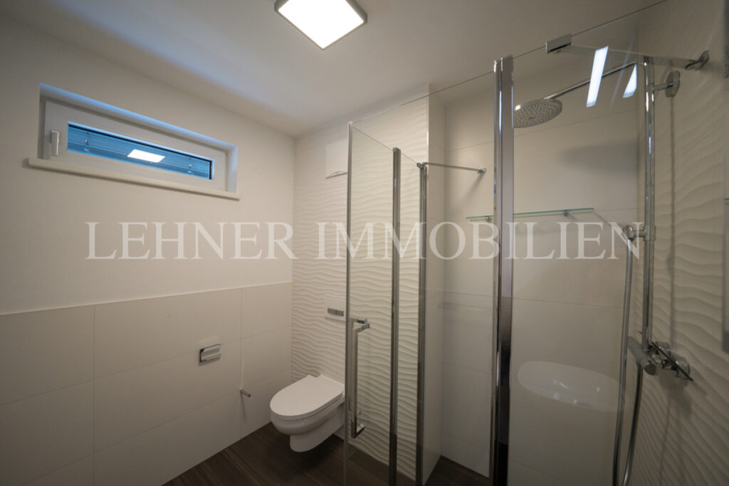 Lehner Immobilien Modernes Eckreihenhaus mit Haus-Charakter und Pool in Feldkirchen bei Graz