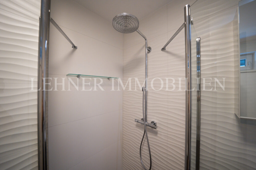 Lehner Immobilien Modernes Eckreihenhaus mit Haus-Charakter und Pool in Feldkirchen bei Graz