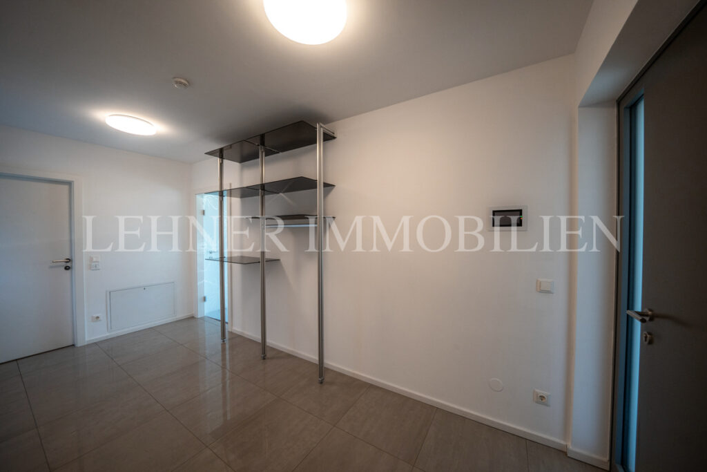 Lehner Immobilien Modernes Eckreihenhaus mit Haus-Charakter und Pool in Feldkirchen bei Graz