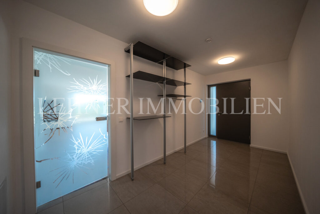 Lehner Immobilien Modernes Eckreihenhaus mit Haus-Charakter und Pool in Feldkirchen bei Graz