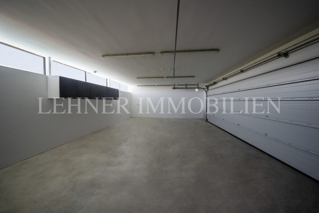 Lehner Immobilien Modernes Eckreihenhaus mit Haus-Charakter und Pool in Feldkirchen bei Graz