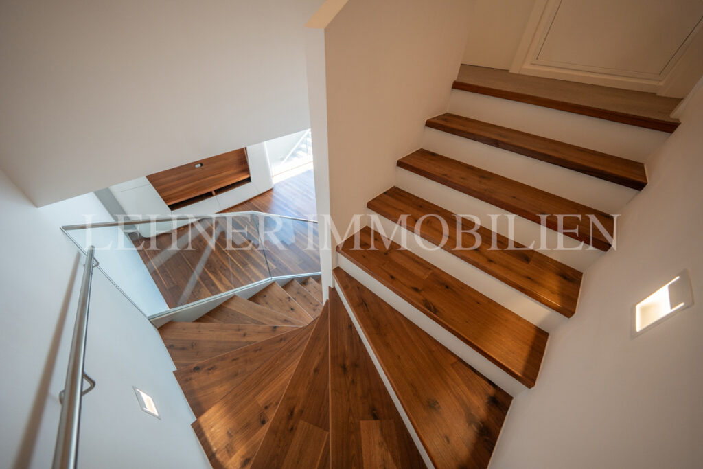 Lehner Immobilien Modernes Eckreihenhaus mit Haus-Charakter und Pool in Feldkirchen bei Graz