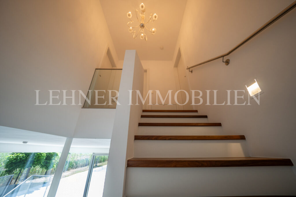 Lehner Immobilien Modernes Eckreihenhaus mit Haus-Charakter und Pool in Feldkirchen bei Graz